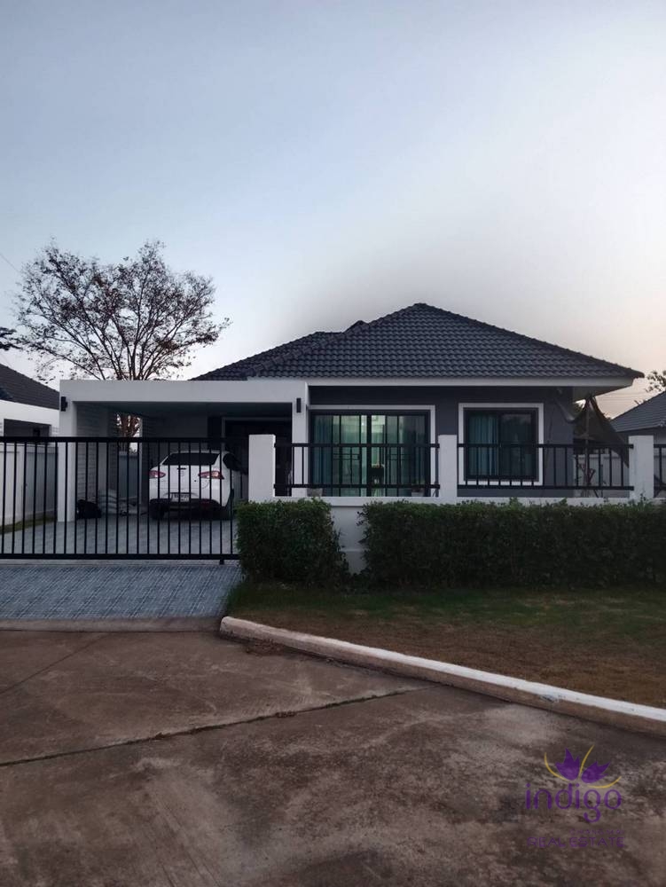 Modern, brand new 3 bedrooms / 3 bathrooms single storey house for rent in Saraphi.