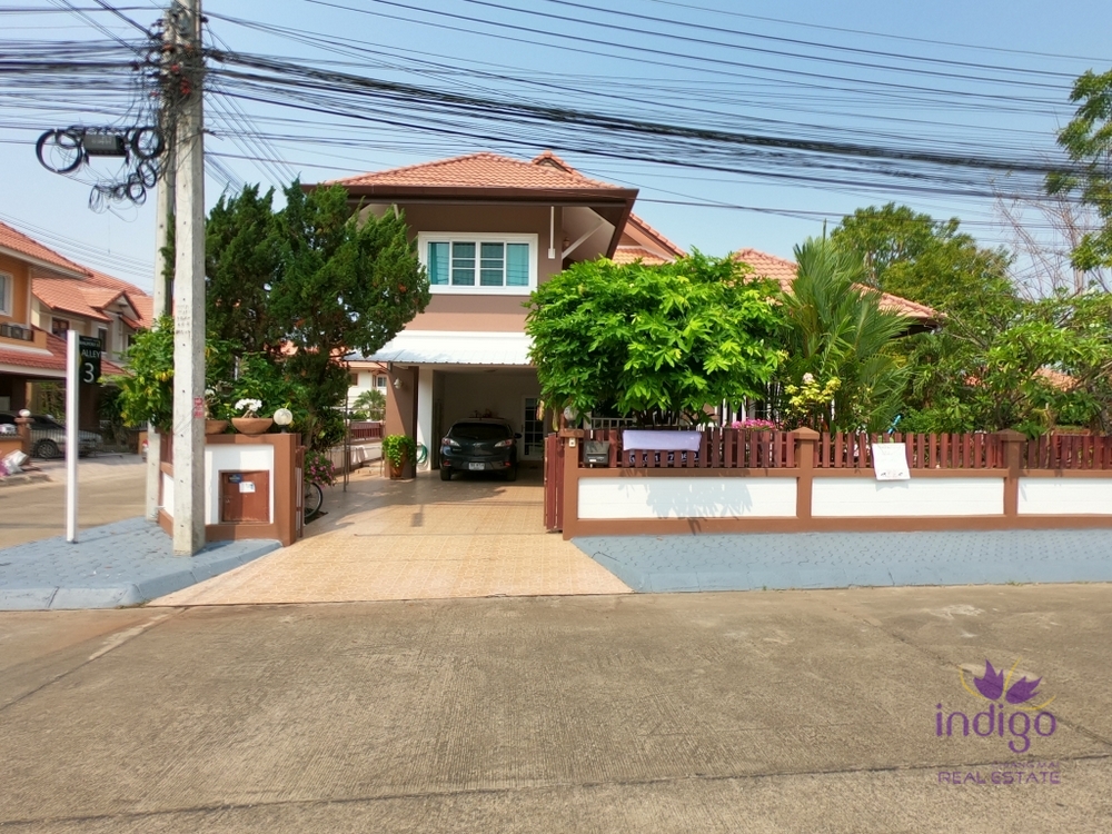 Well maintained 3 bedroom house for sale in a popular sought after community in Hangdong. Near Lanna International School.