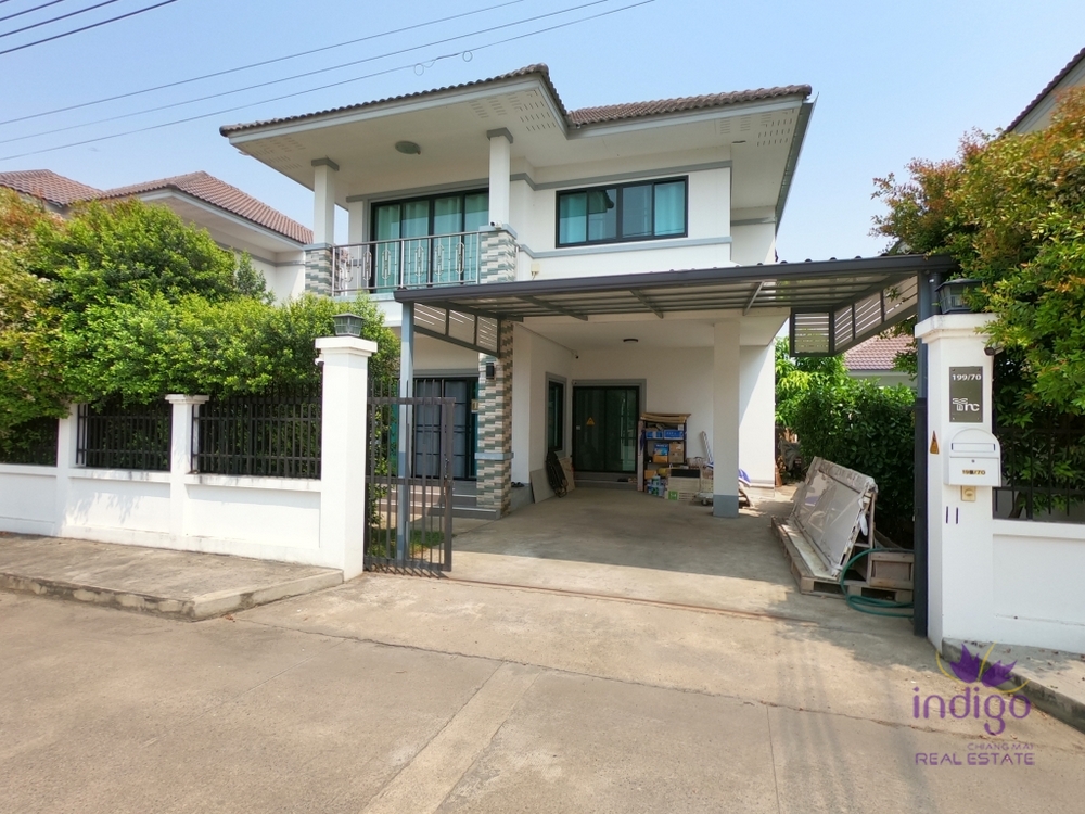 Lovely partly furnished 3 bedroom house for sale in a great community in Saraphi, Chiang Mai.