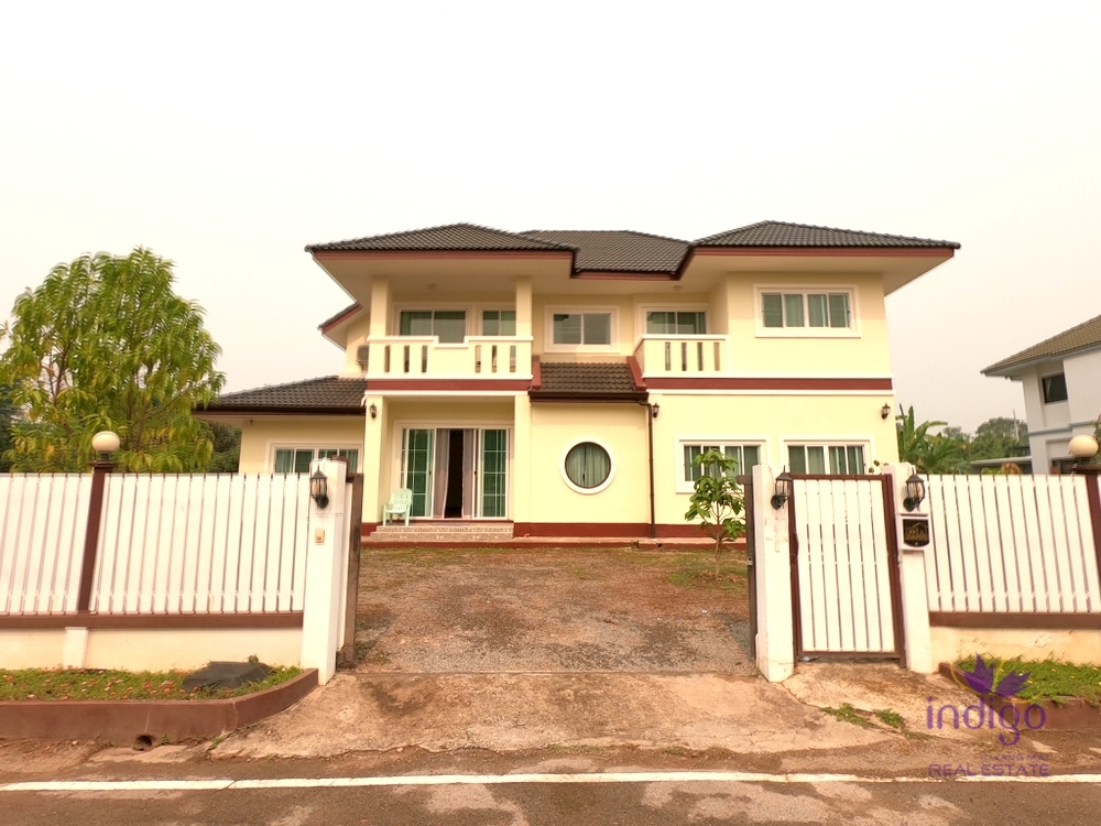 Beautiful large 4 bedroom house for sale with a large garden in Sanphakwan, Hangdong, Chiang Mai