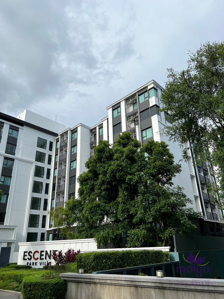 For Rent. Spacious light filled 1 bedroom corner unit with lovely open view. Escent Park Ville Great location at Central Festival Chiang Mai.