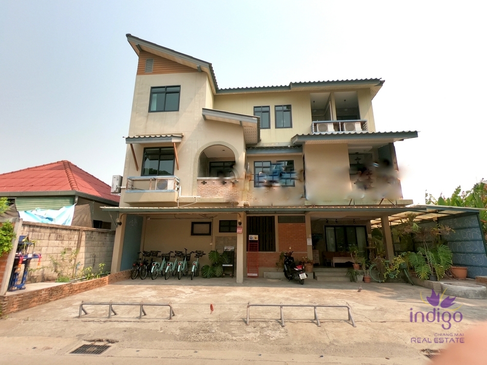 Guest house / boutique hotel for sale in a busy location in Santitham area, Chiang Mai city.