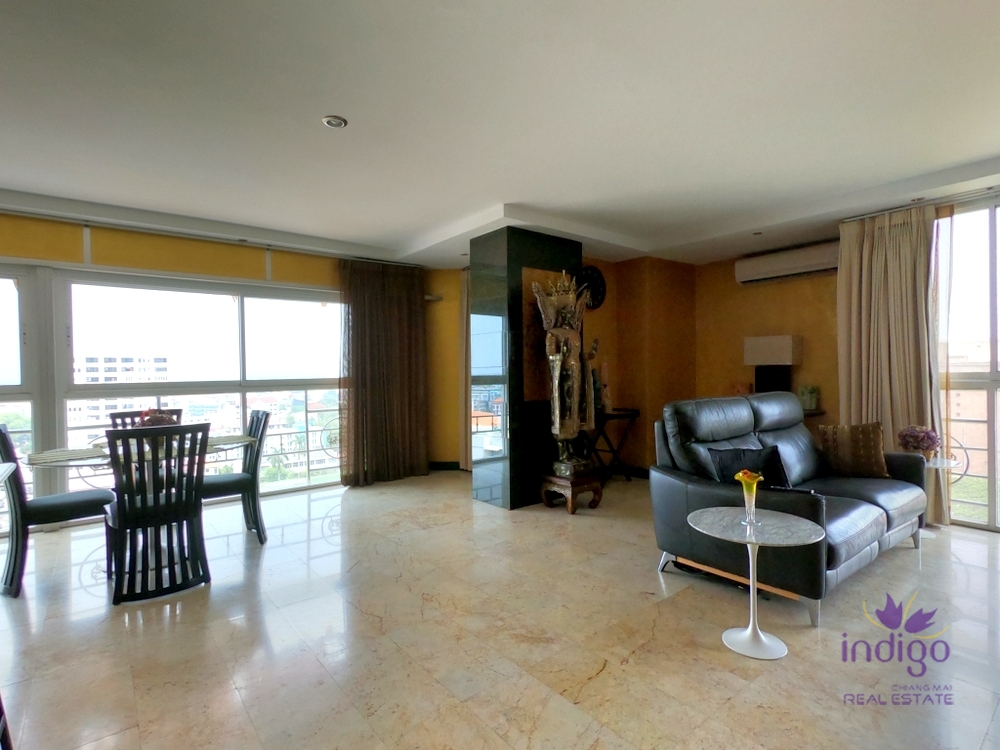 Beautiful view! Spacious 1 bedroom condo with a lot of character! Quiet location just a short walk to Nimman and the Old City.