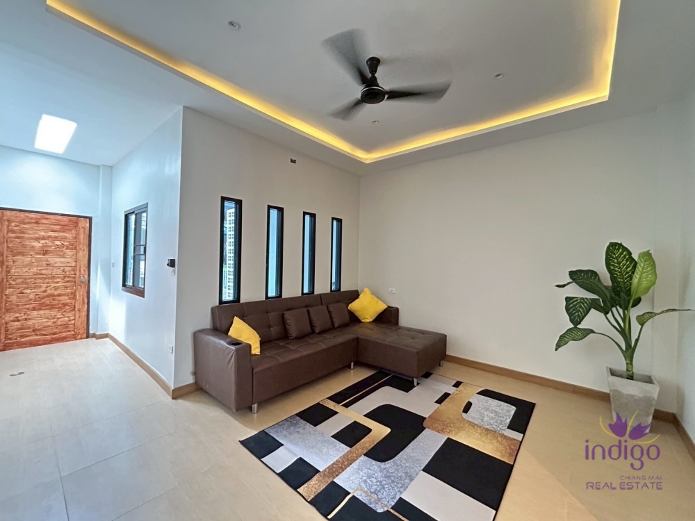 Just finished! Newly renovated townhouse for sale in Jed Yod, near Nimman, Maya and Chiang Mai University!