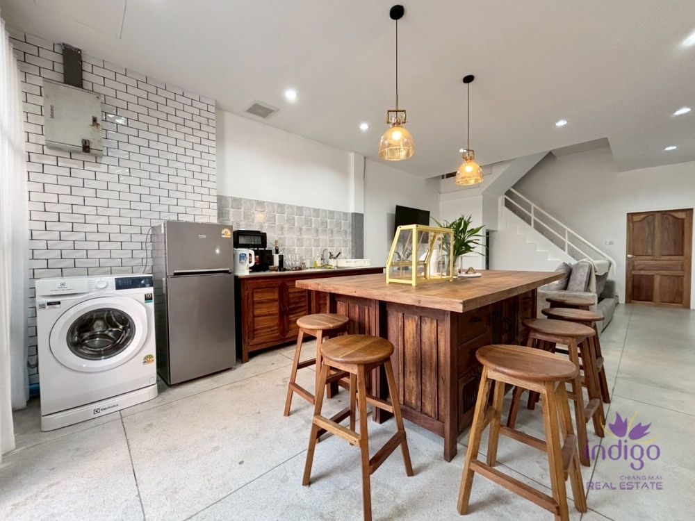 Beautifully furnished charming 3 bedroom townhome for rent near Wing 41, Suthep, Muang Chiang Mai. 3 min walk to Ton Payom Market and 5 min drive to Chiang Mai University.
